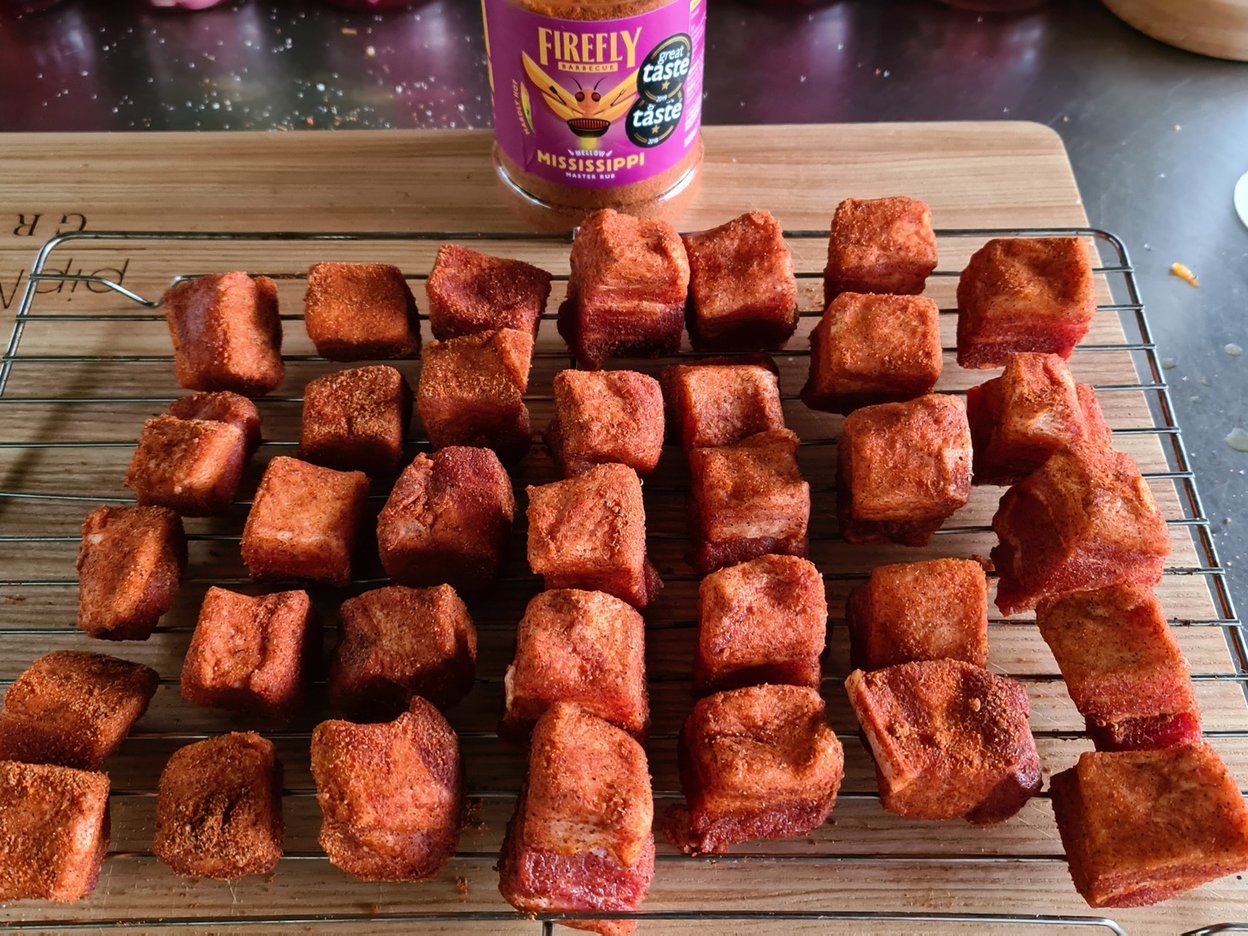 Keramické grily Najlepší keramický gril Kamado Joe Pork belly burnt