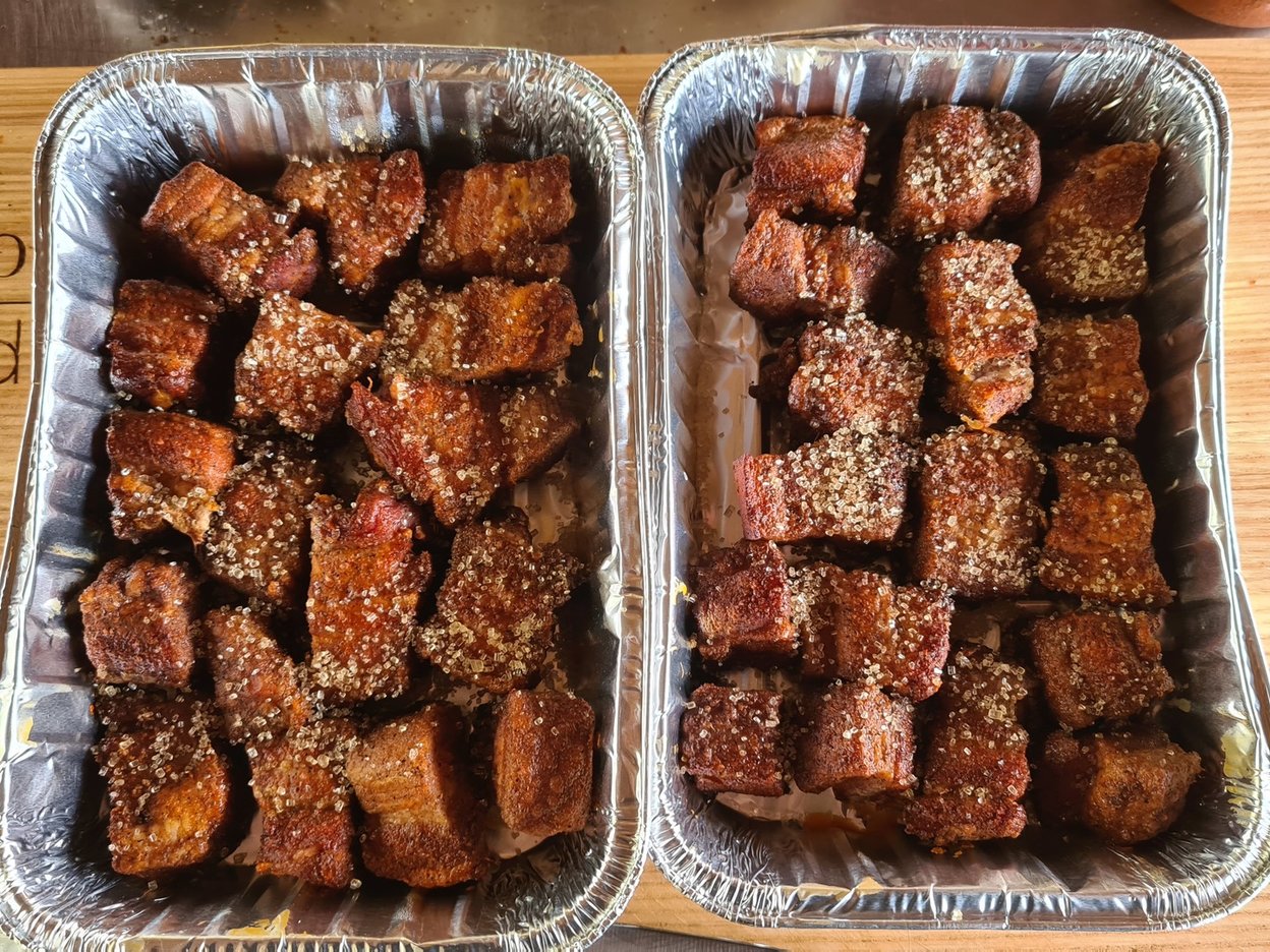 Keramické grily Najlepší keramický gril Kamado Joe Pork belly burnt